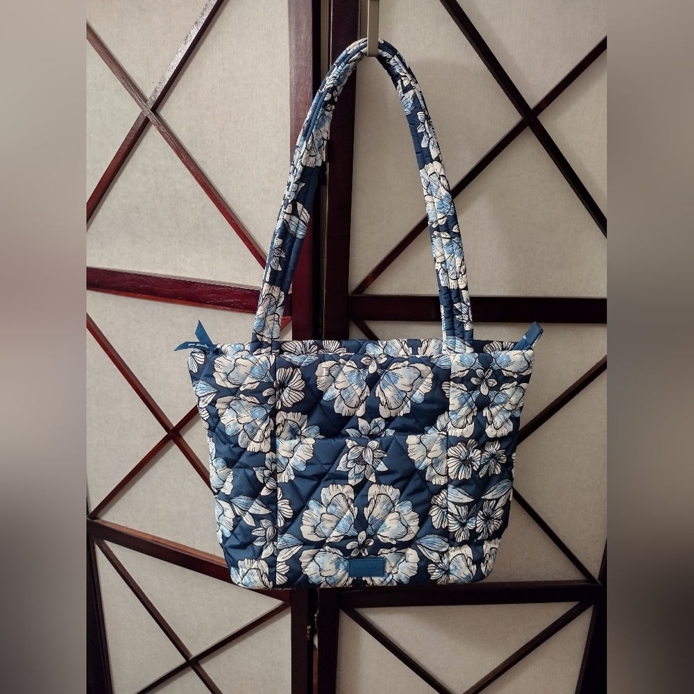 Vera Bradley Ultralight Small Quilted Tote Handbag in Dive Floral Medallion